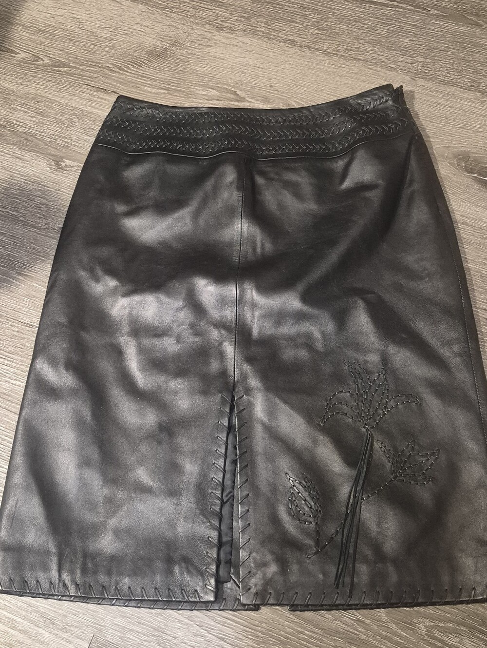 VAKKO Vintage 100% Black Leather Ebroidered Floral Pencil Skirt Size 4 Y2k